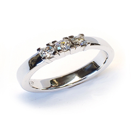 Forlovelsesring i hvittgull med 3stk. x010 ct diamant