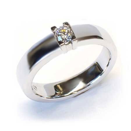 Forlovelsesring i hvittgull med 1 x030ct diamant
